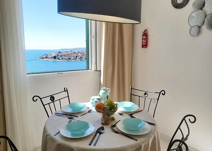 Heated Swimming Pool, Stunning Sea View Terrace A6 *