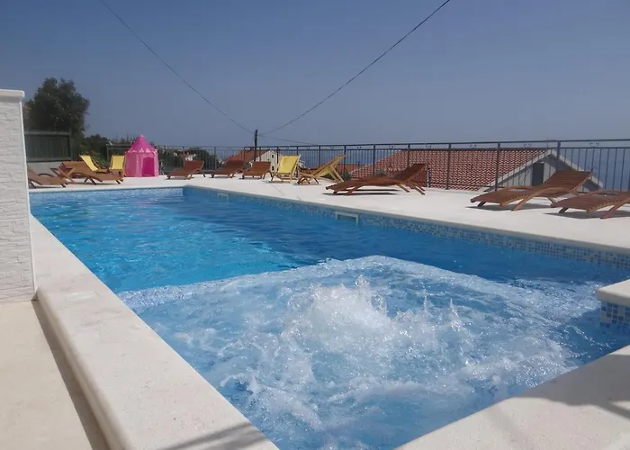 Heated Swimming Pool, Stunning Sea View Terrace A6 *